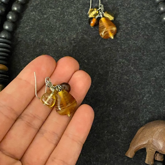 Two wooden pendant and beads statement necklaces with matching earrings - Picture 5 of 9